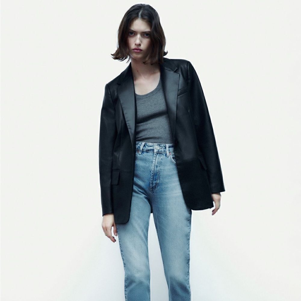 ZARA STRAIGHT CUT FAUX LEATHER BLAZER size small in black